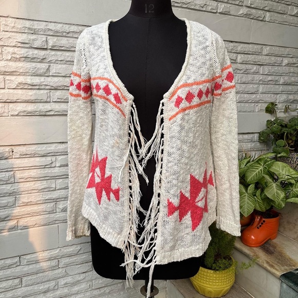 Jackets & Blazers - SOLD ❌ White Knit Boho Shrug